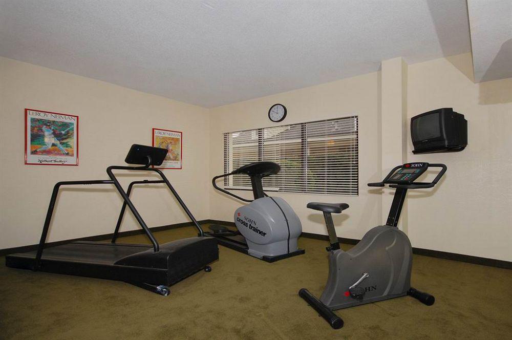 Red Roof Inn & Suites ניונאן מראה חיצוני תמונה