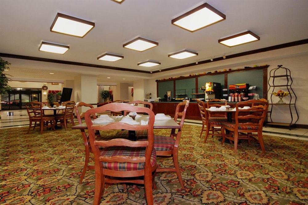 Red Roof Inn & Suites ניונאן מראה חיצוני תמונה