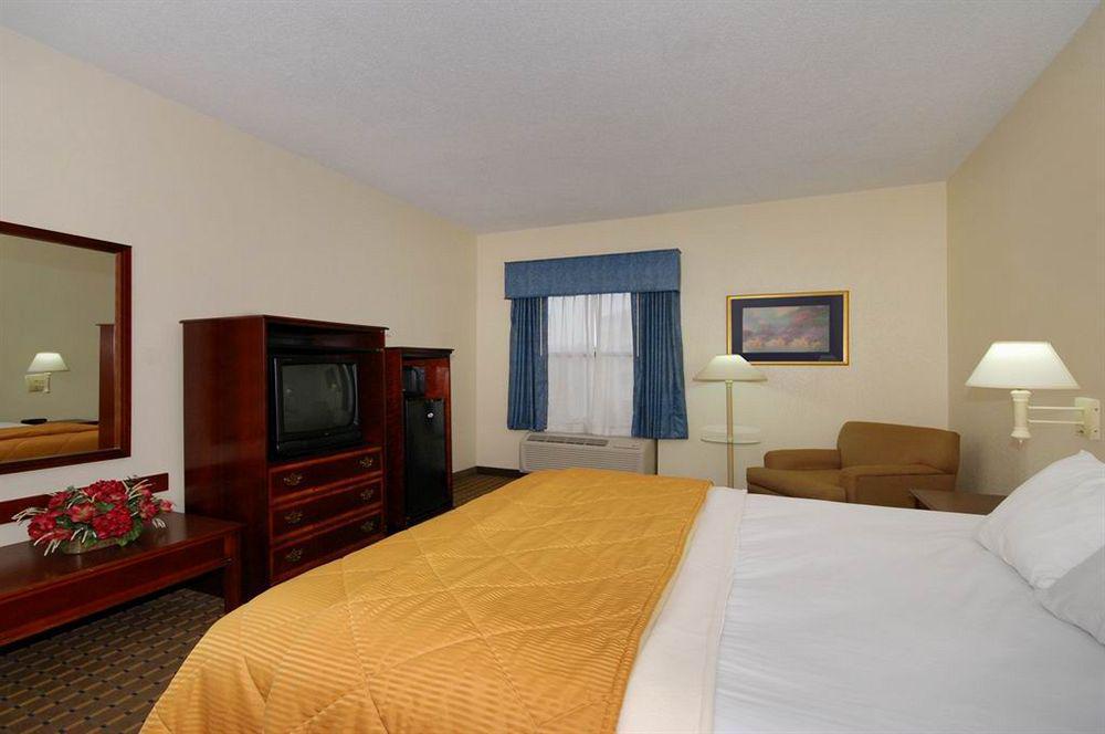 Red Roof Inn & Suites ניונאן מראה חיצוני תמונה