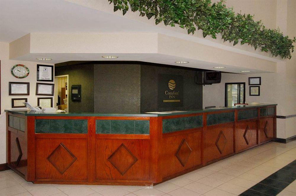 Red Roof Inn & Suites ניונאן מראה חיצוני תמונה