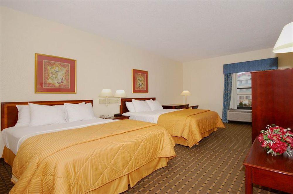 Red Roof Inn & Suites ניונאן מראה חיצוני תמונה