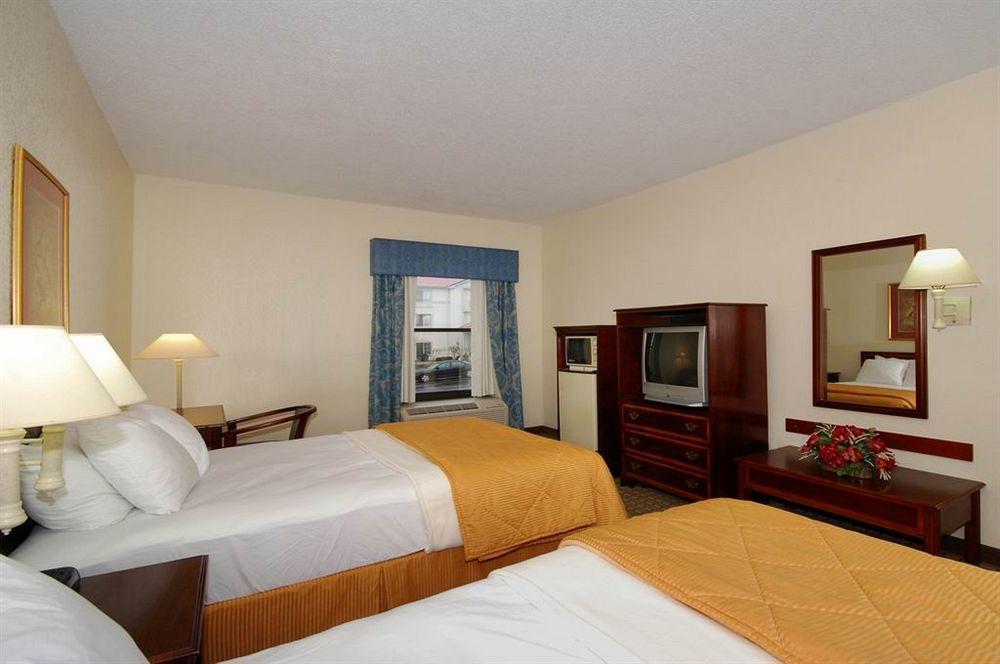 Red Roof Inn & Suites ניונאן חדר תמונה