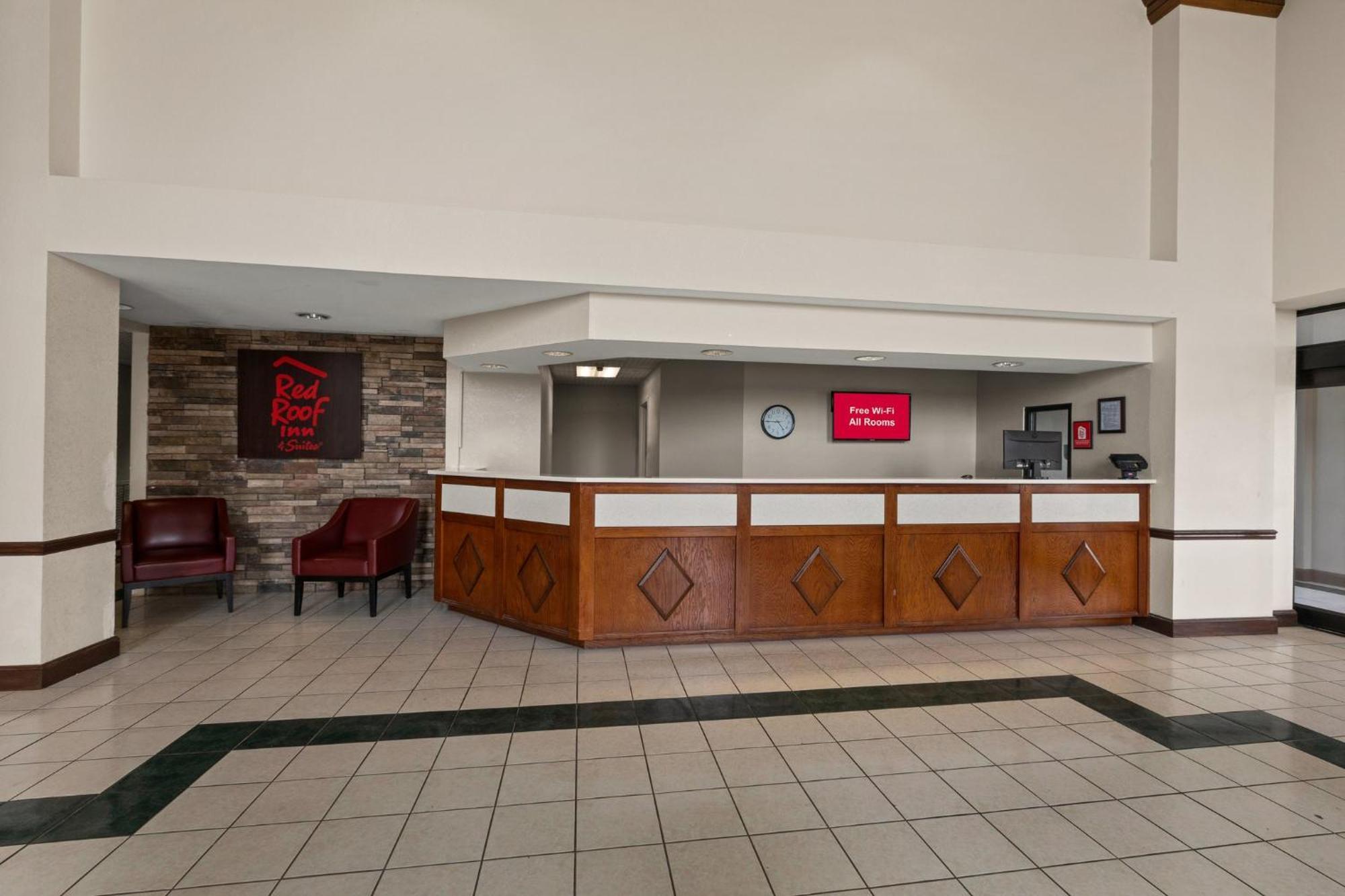 Red Roof Inn & Suites ניונאן מראה חיצוני תמונה