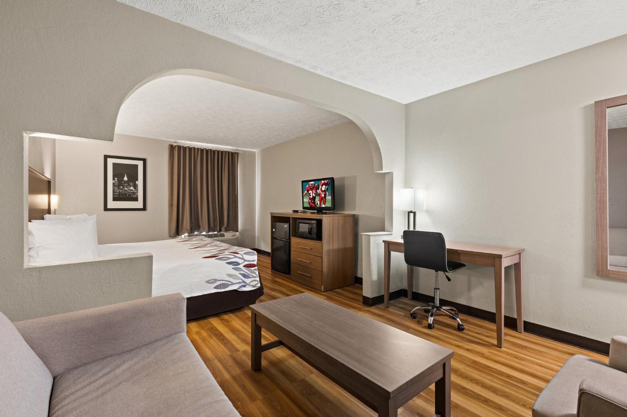Red Roof Inn & Suites ניונאן מראה חיצוני תמונה