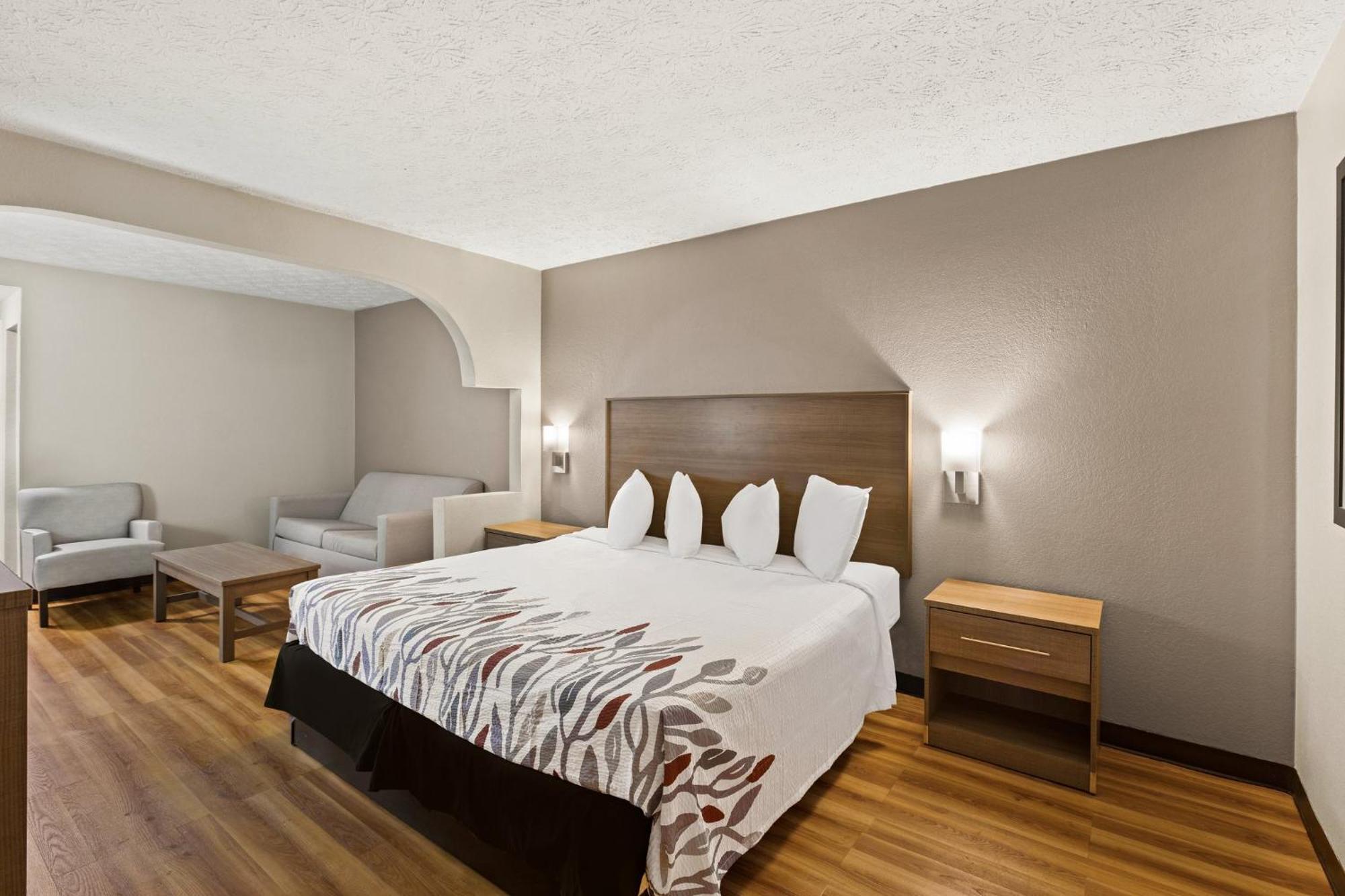 Red Roof Inn & Suites ניונאן מראה חיצוני תמונה