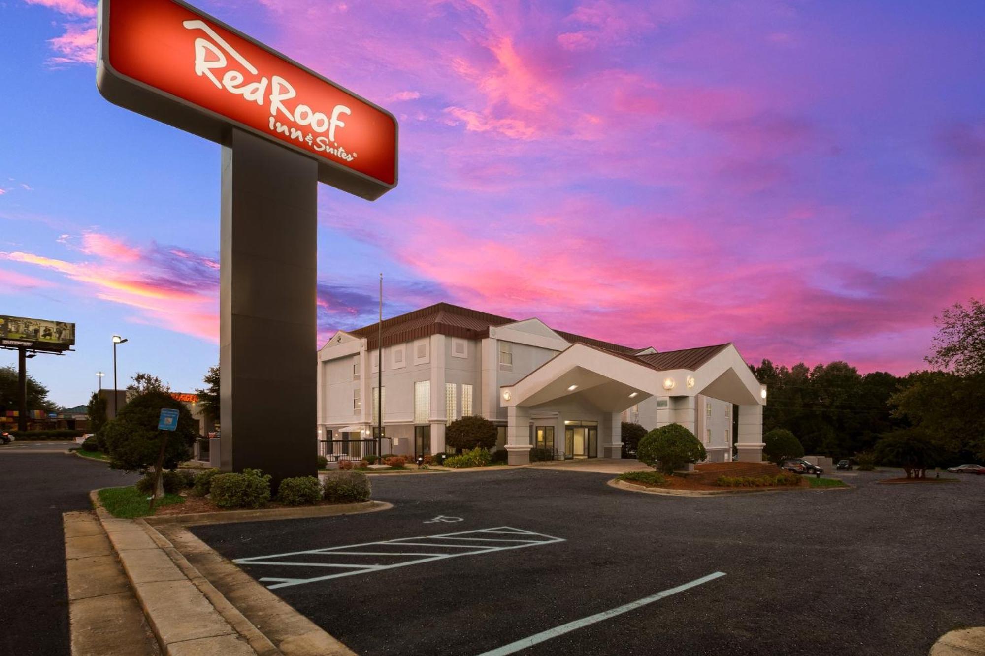 Red Roof Inn & Suites ניונאן מראה חיצוני תמונה