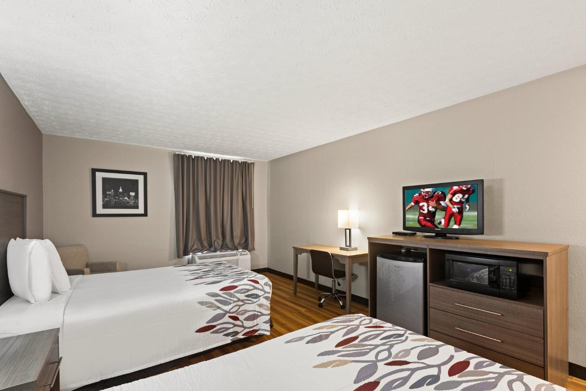 Red Roof Inn & Suites ניונאן מראה חיצוני תמונה