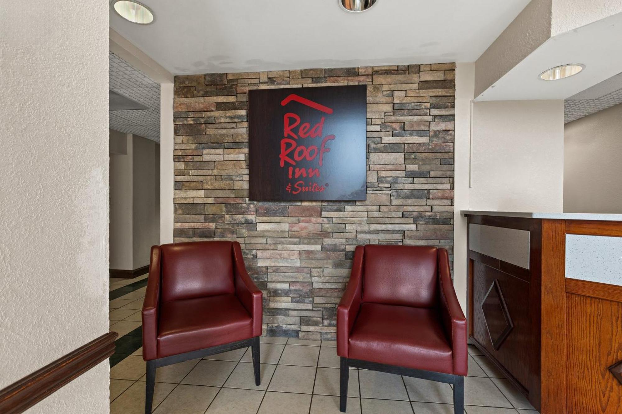 Red Roof Inn & Suites ניונאן מראה חיצוני תמונה
