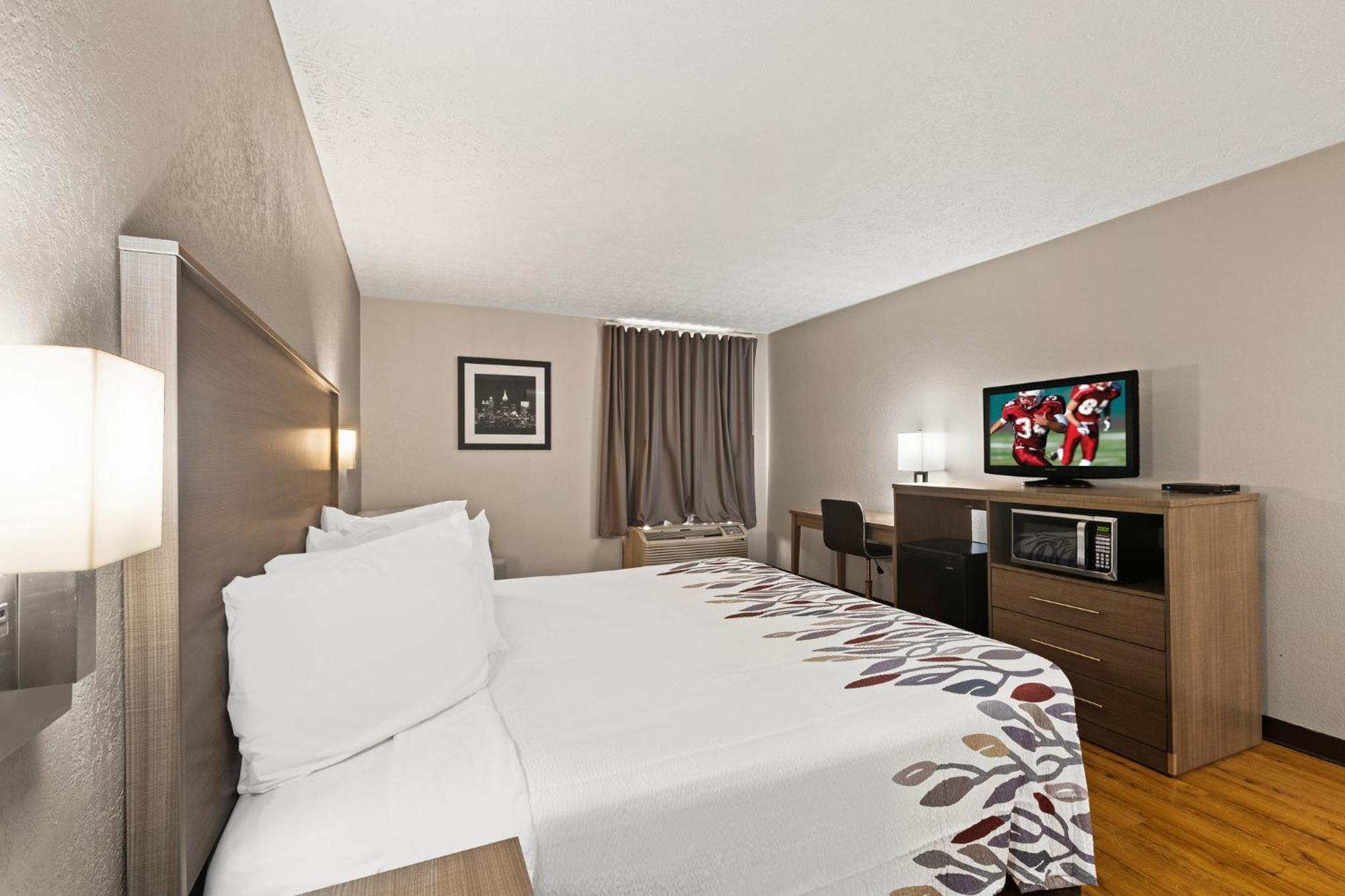 Red Roof Inn & Suites ניונאן מראה חיצוני תמונה