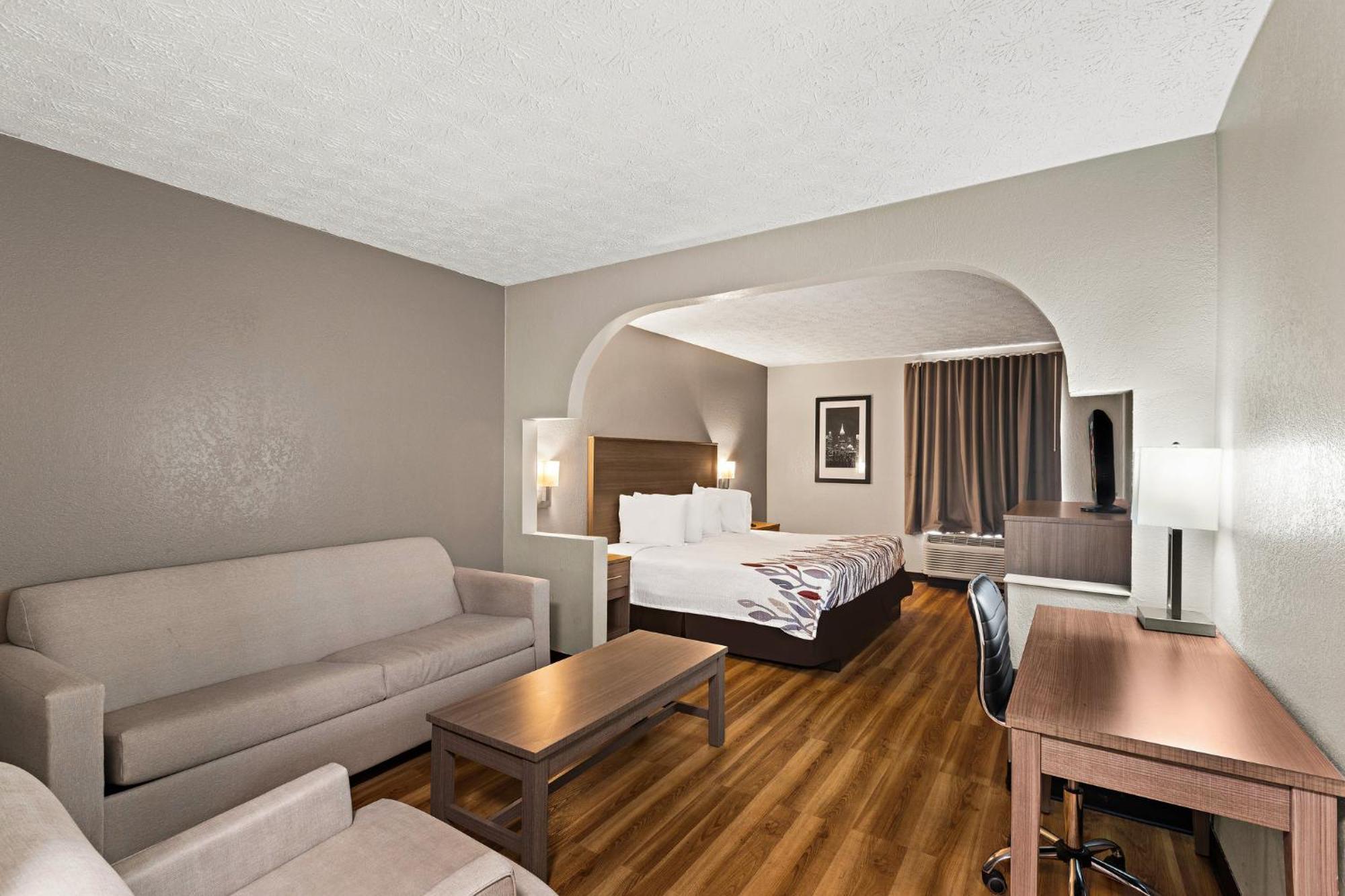 Red Roof Inn & Suites ניונאן מראה חיצוני תמונה