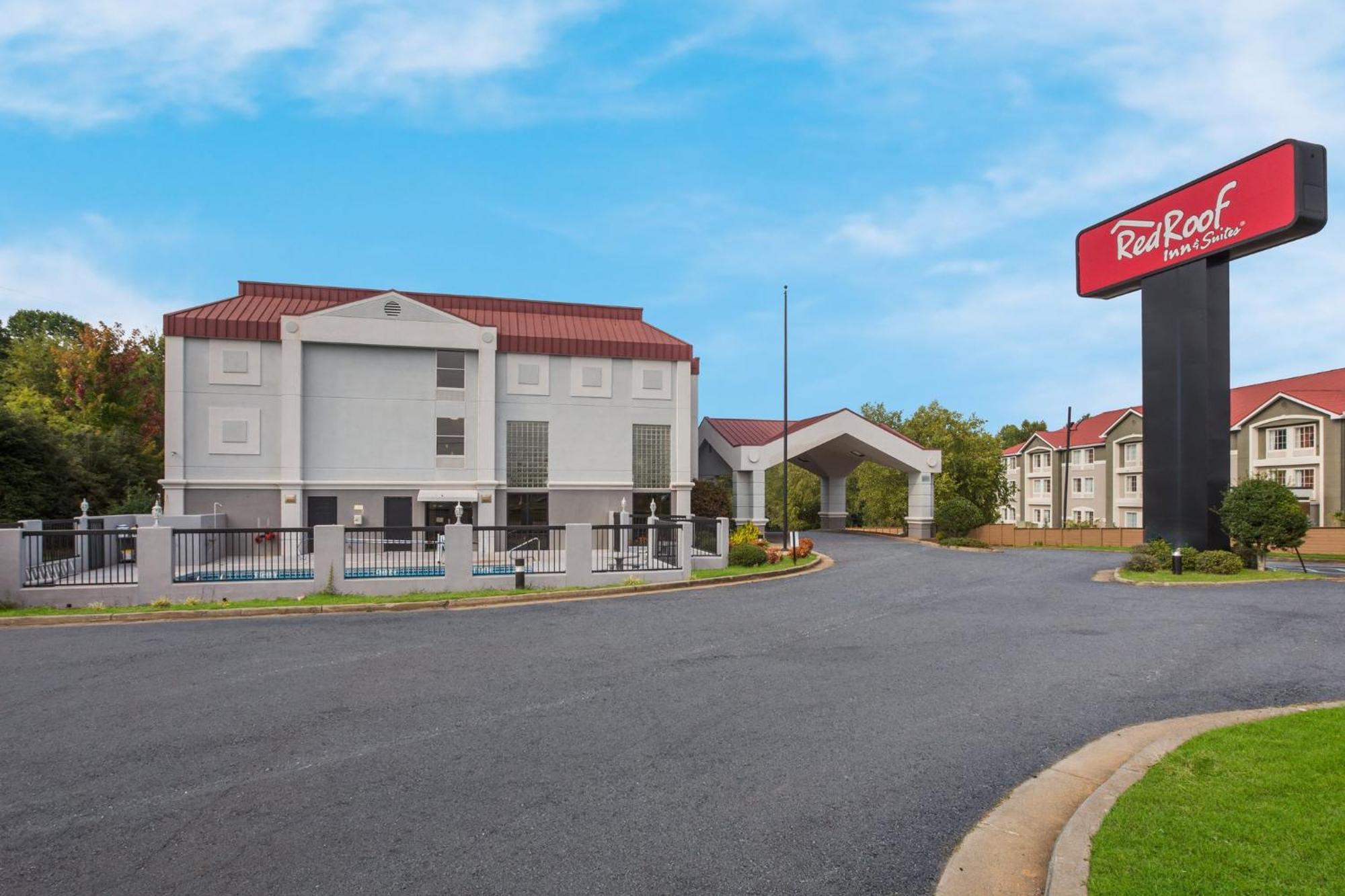 Red Roof Inn & Suites ניונאן מראה חיצוני תמונה