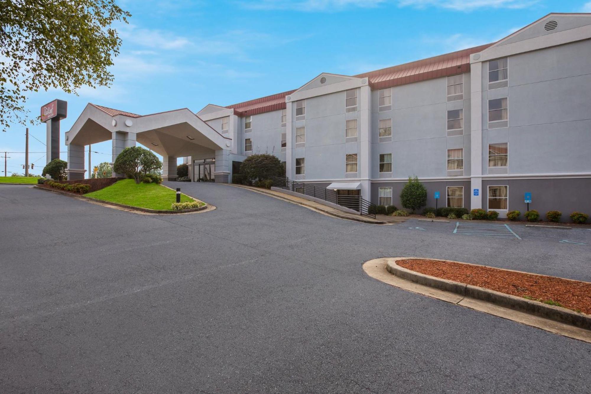 Red Roof Inn & Suites ניונאן מראה חיצוני תמונה
