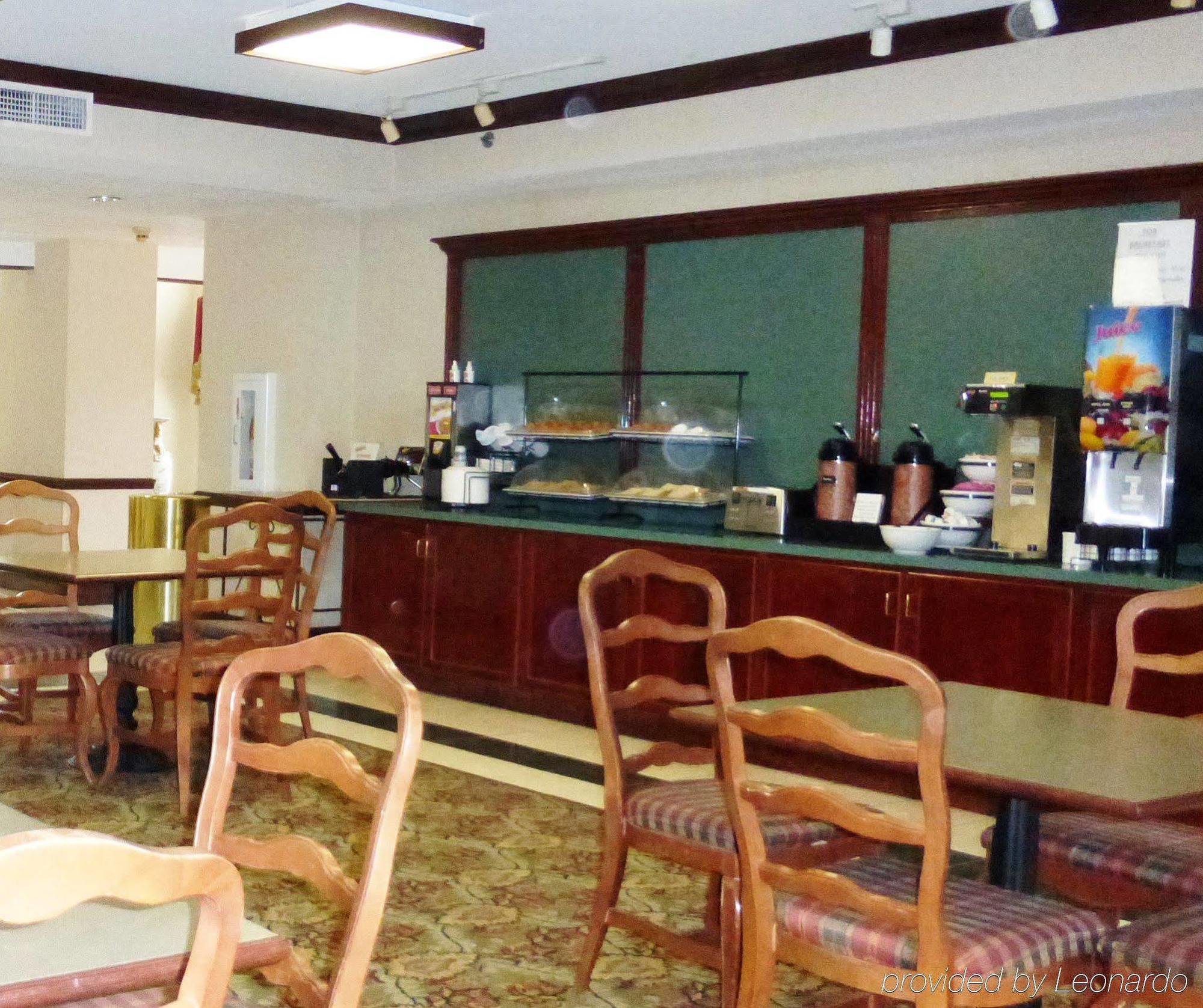 Red Roof Inn & Suites ניונאן מראה חיצוני תמונה