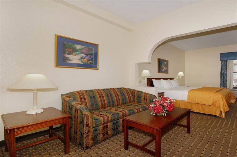 Red Roof Inn & Suites ניונאן מראה חיצוני תמונה